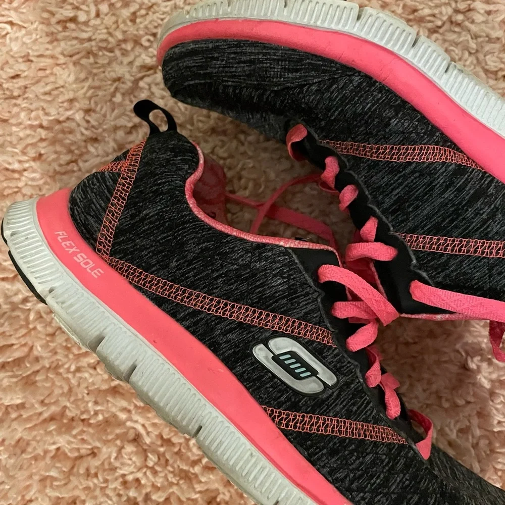 SKECHERS®! LiteWeight Air Cooled Memory Foam Sneakers Size 6.5 - Picture 7 of 16